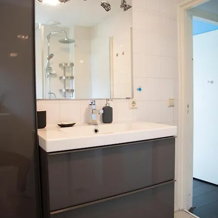 Beautiful Family House 5 Min Away From Amsterdam *