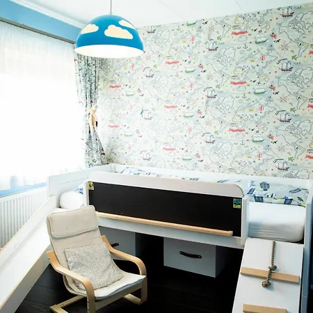 Beautiful Family House 5 Min Away From Amsterdam *