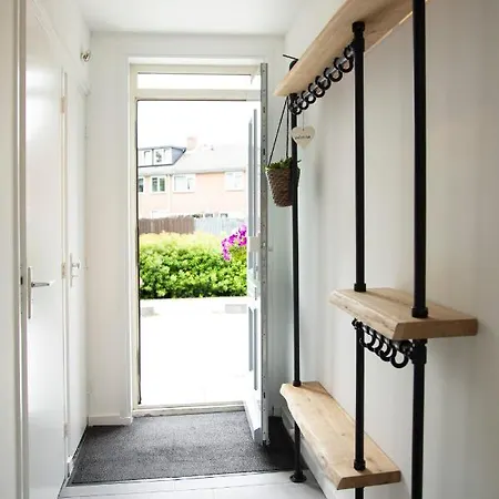 Beautiful Family House 5 Min Away From Amsterdam *