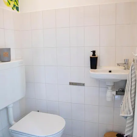 Beautiful Family House 5 Min Away From Amsterdam *